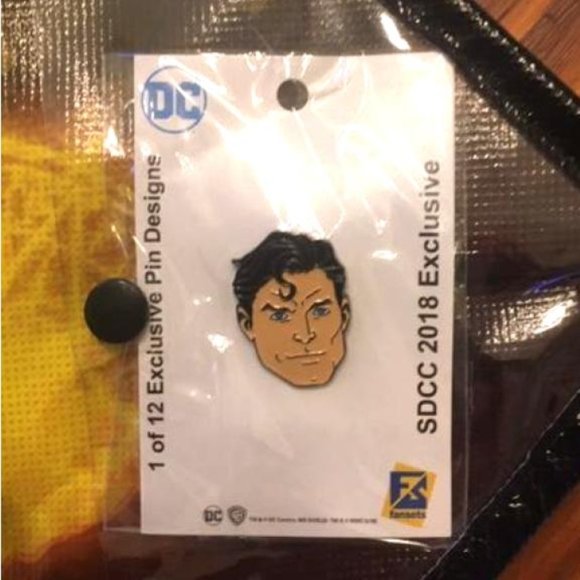 SOLD - Comic-Con Exclusive Bag & Rare Collectible DC Pin - Picture 6 of 6